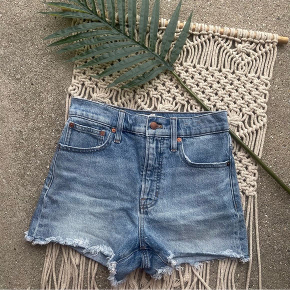 Madewell Jean Shorts Size 26 - The Perfect Jean Short - Picture 2 of 4